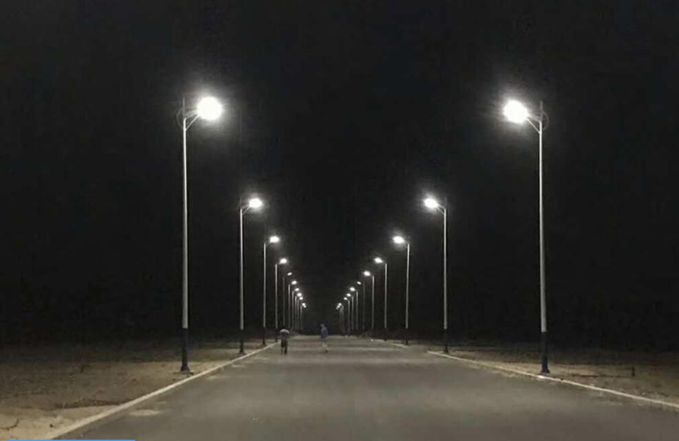 أفضل مصابيح شوارع تعمل بالطاقة الشمسية الكل في واحد